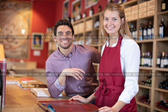 man and woman sommeliers in wine store. Стоковое фото, агентство Ingram Publishing / Фотобанк Лори