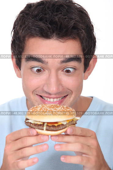 Man holding cheeseburger. Стоковое фото, агентство Ingram Publishing / Фотобанк Лори