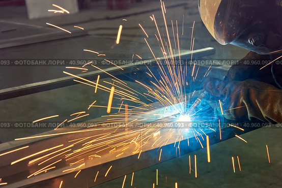 Man processes metal with gas electric welding. Стоковое фото, фотограф Стас Пересыпкин / Фотобанк Лори