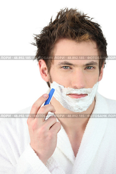 Man shaving his beard. Стоковое фото, агентство Ingram Publishing / Фотобанк Лори