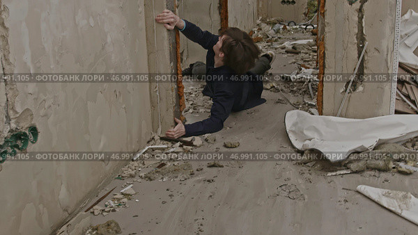 Man trying to survive in ruined exploded building. Стоковое фото, фотограф David Kashakhi / Фотобанк Лори