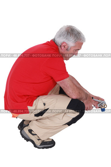 Man using pliers. Стоковое фото, агентство Ingram Publishing / Фотобанк Лори