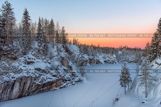 Marble kanyon in Ruskeala, Karelia in winter. Стоковое фото, фотограф Анна Кривицкая / Фотобанк Лори