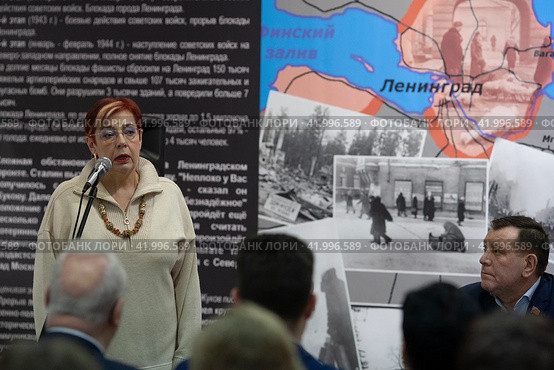 Марина Анатольевна Чернова на выставке блокадный Ленинград (2024 год). Редакционное фото, фотограф Дмитрий Неумоин / Фотобанк Лори