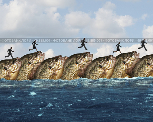 Market cooperation or favourable marketing conditions and business assistance concept as a group of fish creating an easy pathway across the ocean for businesspeople to run on as a corporate assistance success metaphor. Стоковое фото, агентство Ingram Publishing / Фотобанк Лори