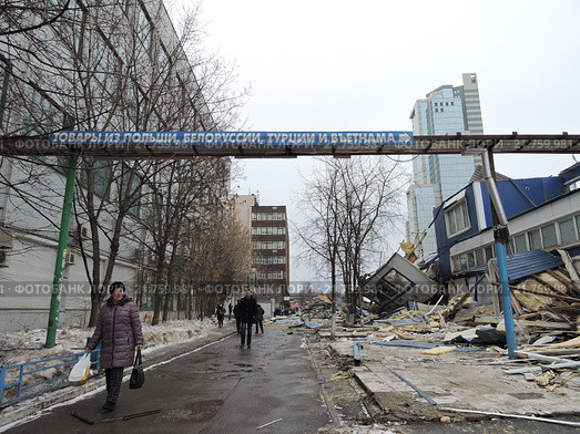 Масштабный снос незаконных торговых точек. Москва, 10.02.2016. Редакционное фото, фотограф lana1501 / Фотобанк Лори