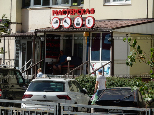 Мастерская металлоремонт, ремонт обуви и изготовление ключей. Подмосковный бульвар, 11. Микрорайон Павшинская пойма. Город Красногорск. Московская область (2018 год). Редакционное фото, фотограф lana1501 / Фотобанк Лори