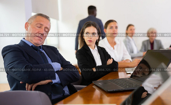 Mature white businessman sleeping during meeting. Стоковое фото, фотограф Яков Филимонов / Фотобанк Лори