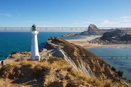 Маяк Castlepoint, Новая Зеландия (2021 год). Стоковое фото, фотограф NataMint / Фотобанк Лори
