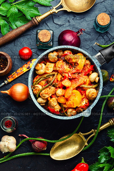 Meat sauce with mushrooms, zucchini, tomato and potatoes. Homemade stew meat. Ragout with meat and vegetables. Стоковое фото, агентство Ingram Publishing / Фотобанк Лори