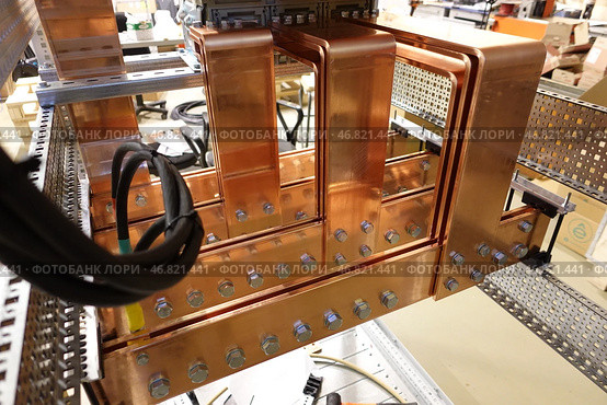 Медные шины в электротехническом оборудовании. Copper busbars in electrical equipment. Стоковое фото, фотограф Юрий Пуликов / Фотобанк Лори