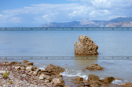 Meganom mountain range and beach, as well as the peninsula and cape in southeastern Crimea (2016 год). Стоковое фото, фотограф katalinks / Фотобанк Лори