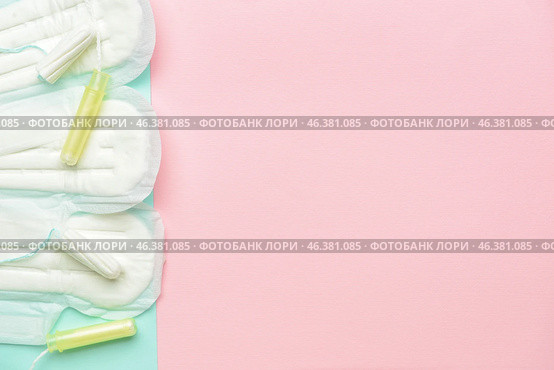 Menstrual pads and tampons on color background. Стоковое фото, фотограф Pixel_shot / Фотобанк Лори
