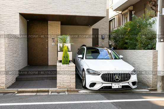 Mercedes-Benz AMG S63 E Performance. Редакционное фото, фотограф Art Konovalov / Фотобанк Лори
