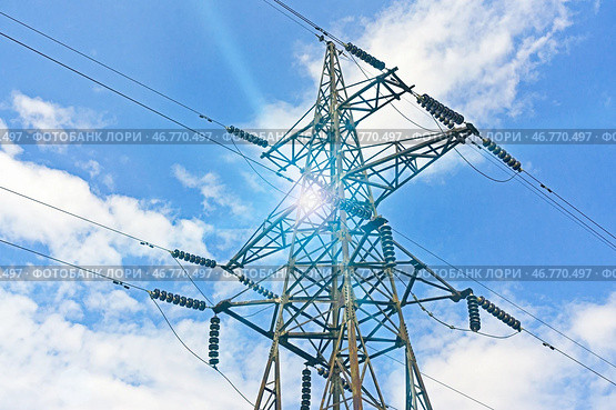 Металлическая опора высоковольтной линии электропередачи. Electric tower high voltage post. Стоковое фото, фотограф Татьяна Д / Фотобанк Лори