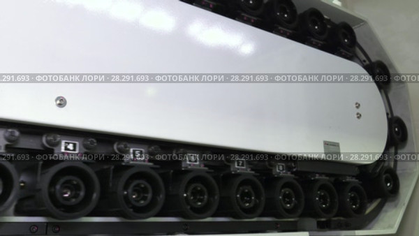 Металлообрабатывающий центр - инструментальный магазин. Machining center - tool store. Стоковое видео, видеограф Евгений Романов / Фотобанк Лори