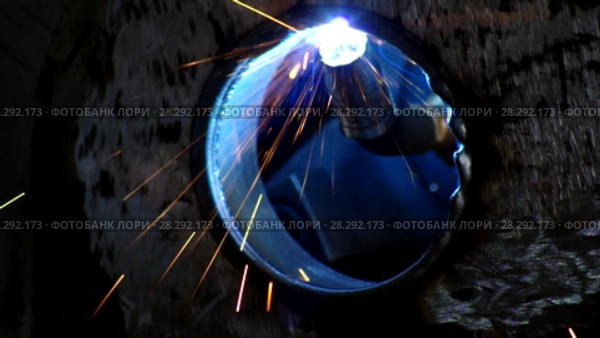 Металлообработка. Наплавка металла. Metalworking. Welding of metal. Стоковое видео, видеограф Евгений Романов / Фотобанк Лори