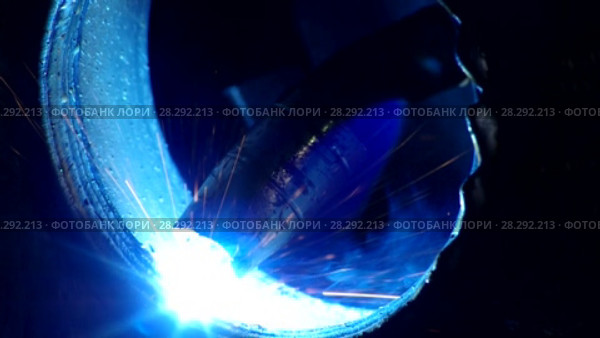 Металлообработка. Наплавка металла. Metalworking. Welding of metal. Стоковое видео, видеограф Евгений Романов / Фотобанк Лори