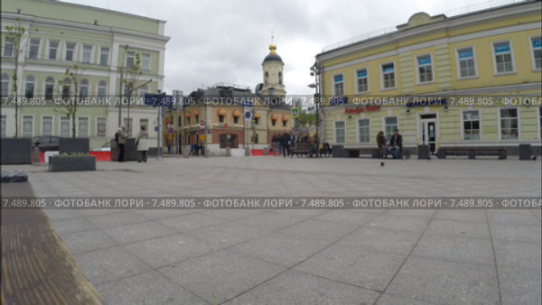 Метро Третьяковская Москва. Вид на улицу Большая Ордынка (2015 год). Редакционное видео, видеограф Mikhail Erguine / Фотобанк Лори