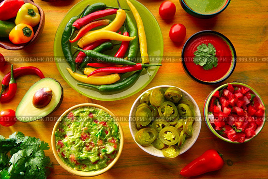 Mexican food mixed guacamole nachos chili sauce dipping cheddar cheese lemon pico de gallo. Стоковое фото, агентство Ingram Publishing / Фотобанк Лори