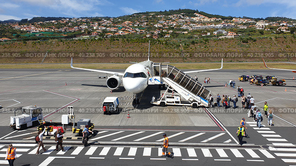 Международный аэропорт Мадейры имени Криштиану Роналду (Madeira Airport). Санта-Круш, Мадейра, Португалия (2023 год). Редакционное фото, фотограф lana1501 / Фотобанк Лори