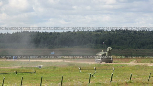 Международный военно-технический форум "Армия-2018". Российский зенитный пушечно-ракетный комплекс "Тунгуска" (SA-19 Grison) на полигоне "Алабино" в Московской области. Редакционное видео, видеограф Игорь Долгов / Фотобанк Лори