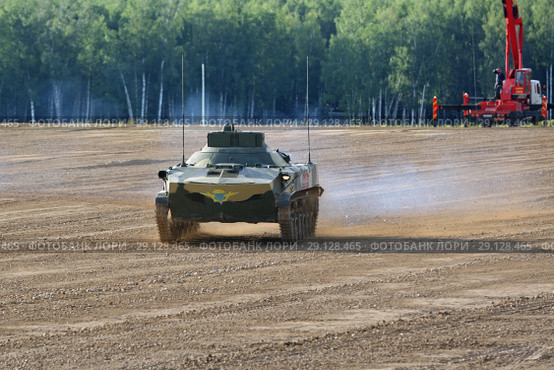 Международный военно-технический форум "Армия-2018". Передвижной пункт разведки и управления огнем артиллерии "Реостат" на полигоне "Алабино" в Московской области. Редакционное фото, фотограф Игорь Долгов / Фотобанк Лори
