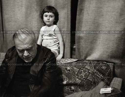 Михаил Анчаров с сыном. Редакционное фото, фотограф Сергей Юрьев / Фотобанк Лори
