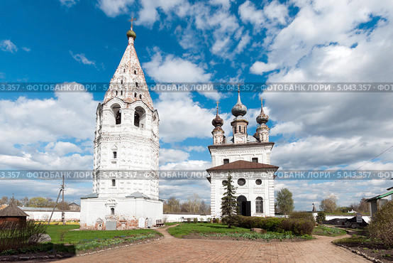 Михайло-Архангельский собор (1792-1806 гг.) и колокольня (1683) Михайло-Архангельского монастыря. Юрьев-Польский (2012 год). Редакционное фото, фотограф Охотникова Екатерина *Фототуристы* / Фотобанк Лори