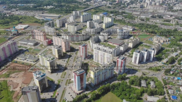 Микрорайон Чистые Пруды в городе Кирове - съемка с дрона в 2020 году. Стоковое видео, видеограф Владислав Самошкин / Фотобанк Лори