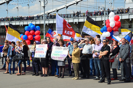 Митинг в Москве в поддержку защитников Славянска и других городов Восточной Украины (2014 год). Редакционное фото, фотограф Овчинникова Ирина / Фотобанк Лори