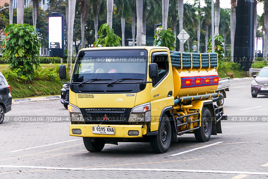 Mitsubishi Fuso Canter Colt Diesel 7. Редакционное фото, фотограф Art Konovalov / Фотобанк Лори