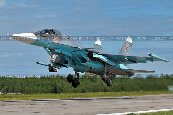 Многоцелевой истребитель-бомбардировщик Су-34 ВКС России (2020 год). Редакционное фото, фотограф Александр Тарасенков / Фотобанк Лори