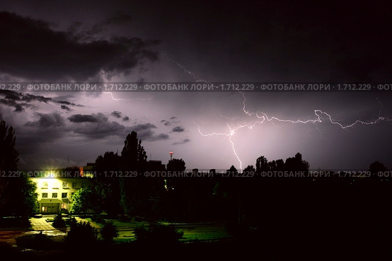Молния. Стоковое фото, фотограф Наталья Гарячая / Фотобанк Лори