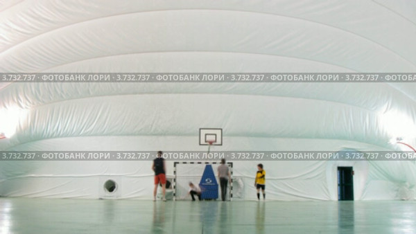 Молодые шахматисты играют в футбол (тайм лапс) (2011 год). Редакционное видео, видеограф Losevsky Pavel / Фотобанк Лори