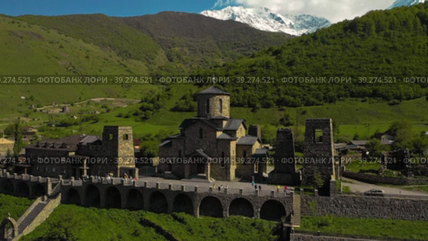 Monastery in Fiagdon. Mountains of the Caucasus. Стоковое видео, видеограф Поскребышев Михаил / Фотобанк Лори