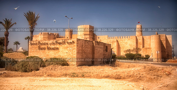 Monastir in Tunisia is an ancient city and popular tourist destination on Mediterranean Sea. Landscape view of main fortress of city near sea (2014 год). Стоковое фото, фотограф Aleksandr Golubev / Фотобанк Лори