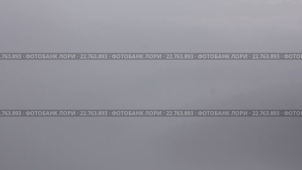 Море тумана двигается на закате. Стоковое видео, видеограф Pavel Popov / Фотобанк Лори