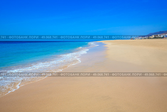Morro Jable Matorral beach Jandia in Pajara of Fuerteventura at Canary Islands. Стоковое фото, агентство Ingram Publishing / Фотобанк Лори