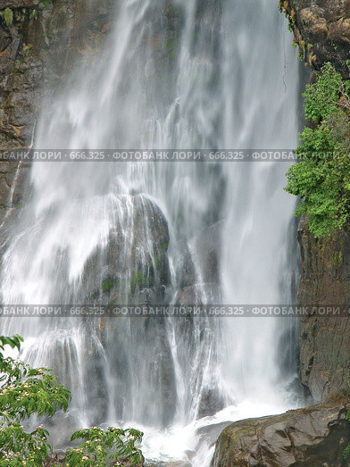 Мощный водопад (2007 год). Стоковое фото, фотограф Елена Белозорова / Фотобанк Лори