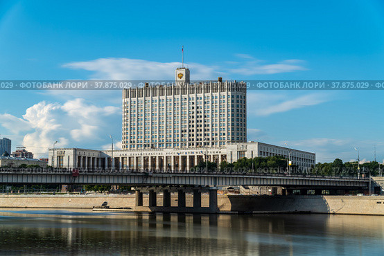 Moscow City, Government House of the Russian Federation, Moscow River (2019 год). Редакционное фото, фотограф Олег Альбертович Потаскуев / Фотобанк Лори