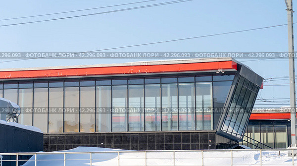 Moscow February 10 2024. Platform Okruzhnaya Moscow D1.Okruzhnaya platform, entrance MCD-1 station, runs from Lobnya through Dolgoprudny and Moscow to Odintsovo. The high-speed rail. Редакционное фото, фотограф Скрипачев Антон / Фотобанк Лори