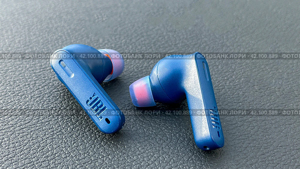 Moscow January 20 2024, JBL Wireless Earbuds. JBL Blue color Tune 230NC TWS Bluetooth wireless earphones\earbuds. Редакционное фото, фотограф Скрипачев Антон / Фотобанк Лори