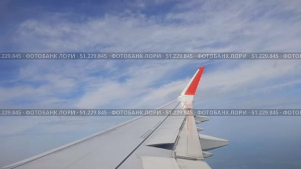Moscow region, Russia – September 3, 2025: Plane preparing for landing in International Airport Sheremetyevo. Changing altitude with extending a spoiler up and down. Редакционное видео, видеограф Оксана Чаюн / Фотобанк Лори