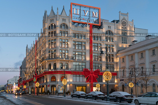 Moscow, Russia, 01.01.2025: TSUM (Central Department Store) at the corner of Petrovka Street and Teatralnaya Square in an old Gothic-style building decorated for New Year. Редакционное фото, фотограф Ula Ulachka / Фотобанк Лори