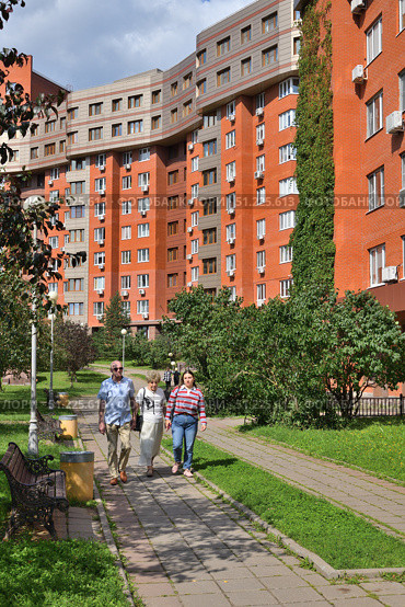 Moscow, Russia - Aug 10. 2025. MZhK microdistrict in Zelenograd. Редакционное фото, фотограф Володина Ольга / Фотобанк Лори