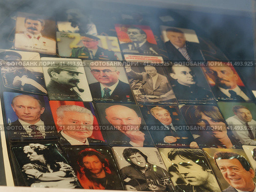 Moscow, Russia - January 18, 2020: There is a large range of fridge magnet symbolizing the leading Russian or Soviet Union politicians and other russian celebrities. Редакционное фото, фотограф YuryKara / Фотобанк Лори