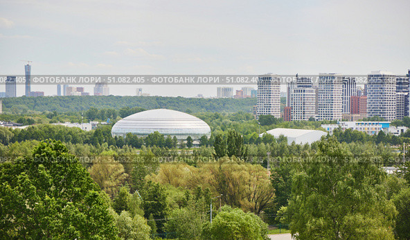 Moscow, Russia. - May 26, 2025: View of Moscow's high-rise buildings and stadiums from the Krylatsky Hills. Редакционное фото, фотограф Наталия Кирсанова / Фотобанк Лори