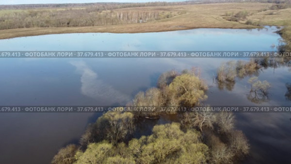Московская область, Можайский район, весеннее половодье на реке Колочь (2022 год). Стоковое видео, видеограф glokaya_kuzdra / Фотобанк Лори
