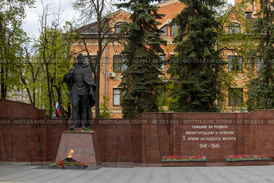 Московская область. Звенигород. Мемориал Павшим за Родину звенигородцам и воинам 5-й армии Западного фронта. Редакционное фото, фотограф Литвяк Игорь / Фотобанк Лори